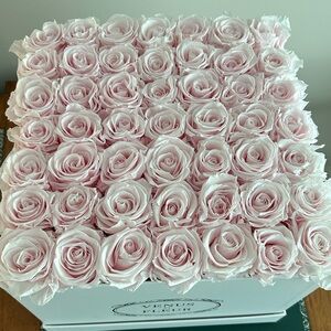 Venus et fleur designer flower arrangement